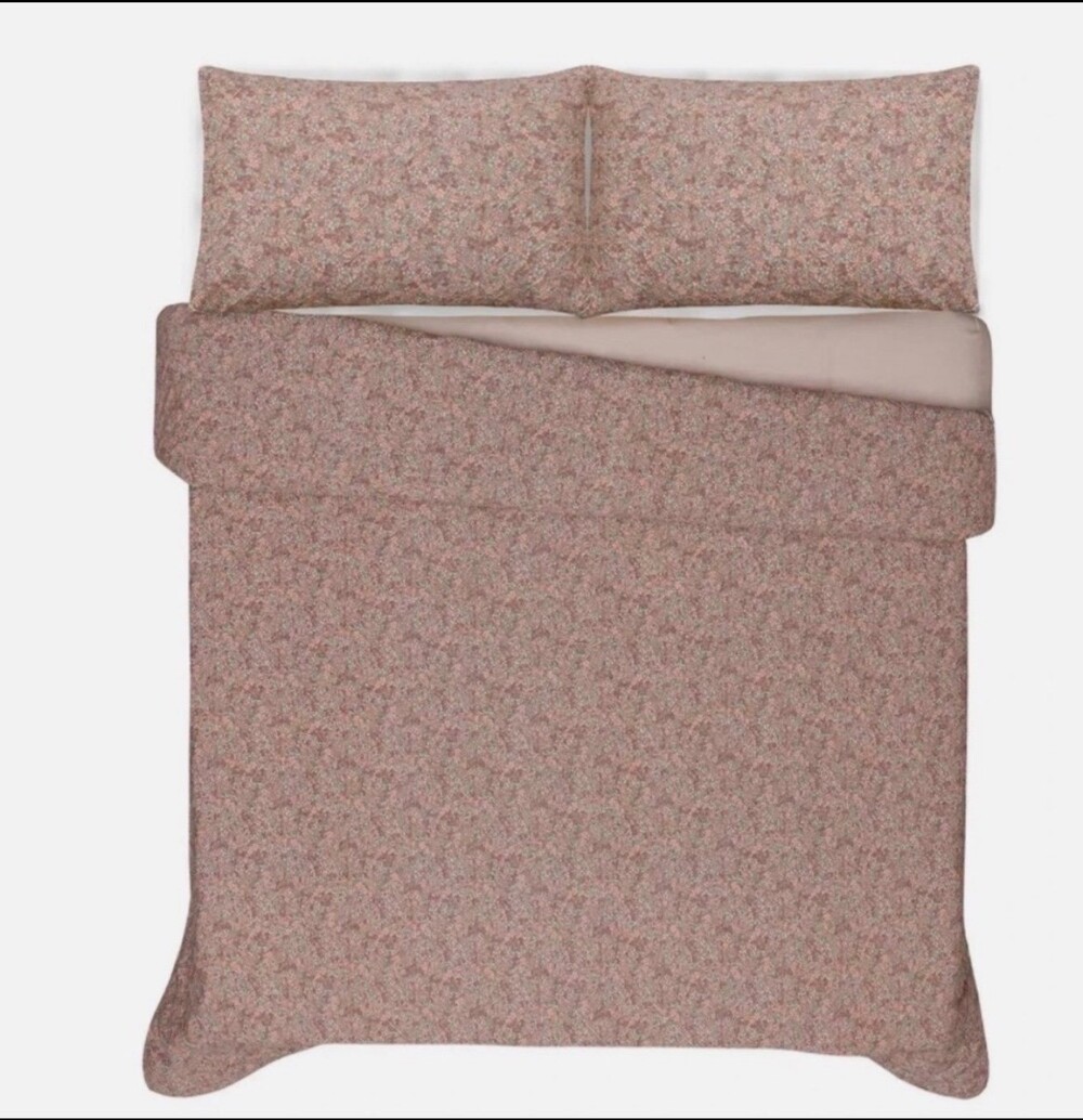 New Frye queen/full floral comforter set